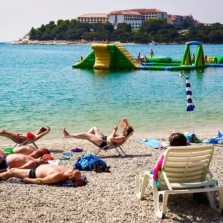 Daire Beach With Large Terrace 50m From The Beach