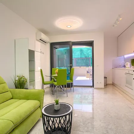 Beach With Large Terrace 50m From The Beach Daire *
