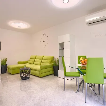 Beach With Large Terrace 50m From The Beach Daire *