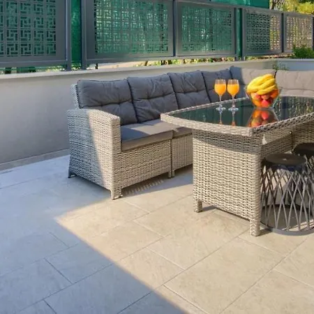 Beach With Large Terrace 50m From The Beach Daire *