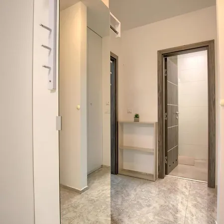 Daire Beach With Large Terrace 50m From The Beach *