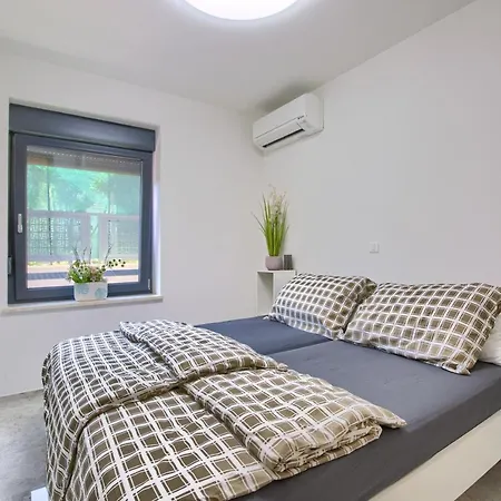 Beach With Large Terrace 50m From The Beach Daire *