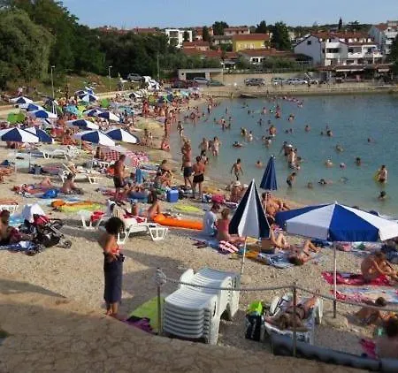 Beach With Large Terrace 50m From The Beach * Pjescana Uvala
