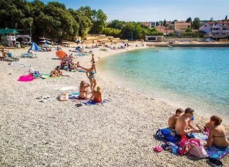 Beach With Large Terrace 50m From The Beach Apartament Pjescana Uvala