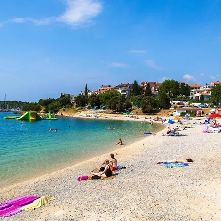 Beach With Large Terrace 50m From The Beach Apartment Pjescana Uvala